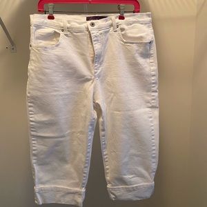 🌟🌟$10 White cuffed stretchy capris